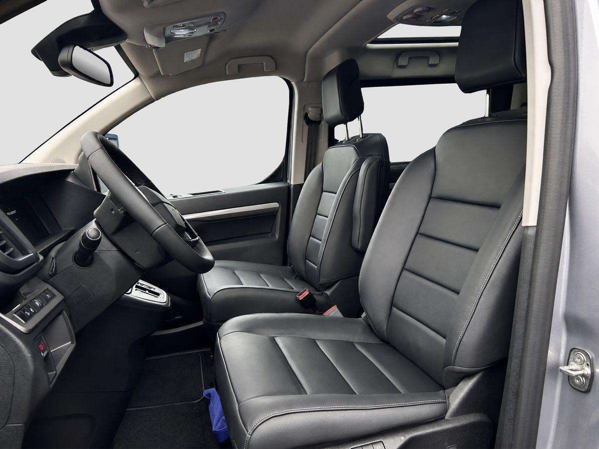 Fahrzeugbild eines Peugeot Traveller