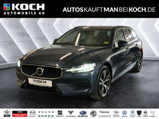 Schräge Frontansicht auf einen Volvo V60 , freigestellt