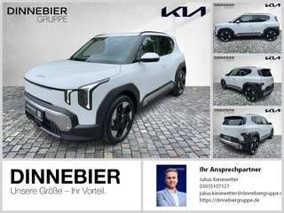 Schräge Frontansicht auf einen Kia EV2 , freigestellt