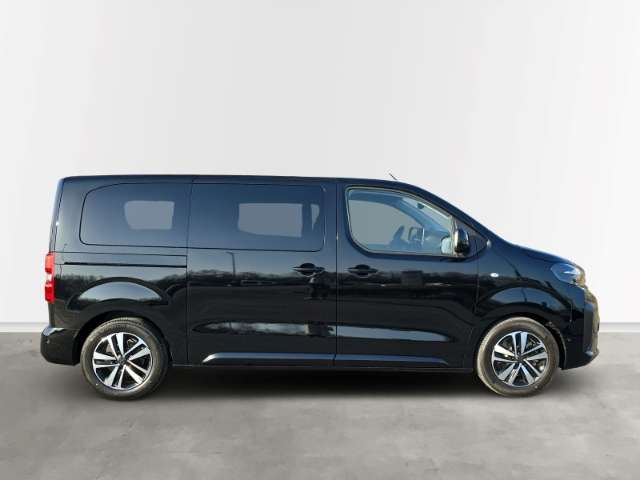 Fahrzeugbild eines Peugeot Traveller