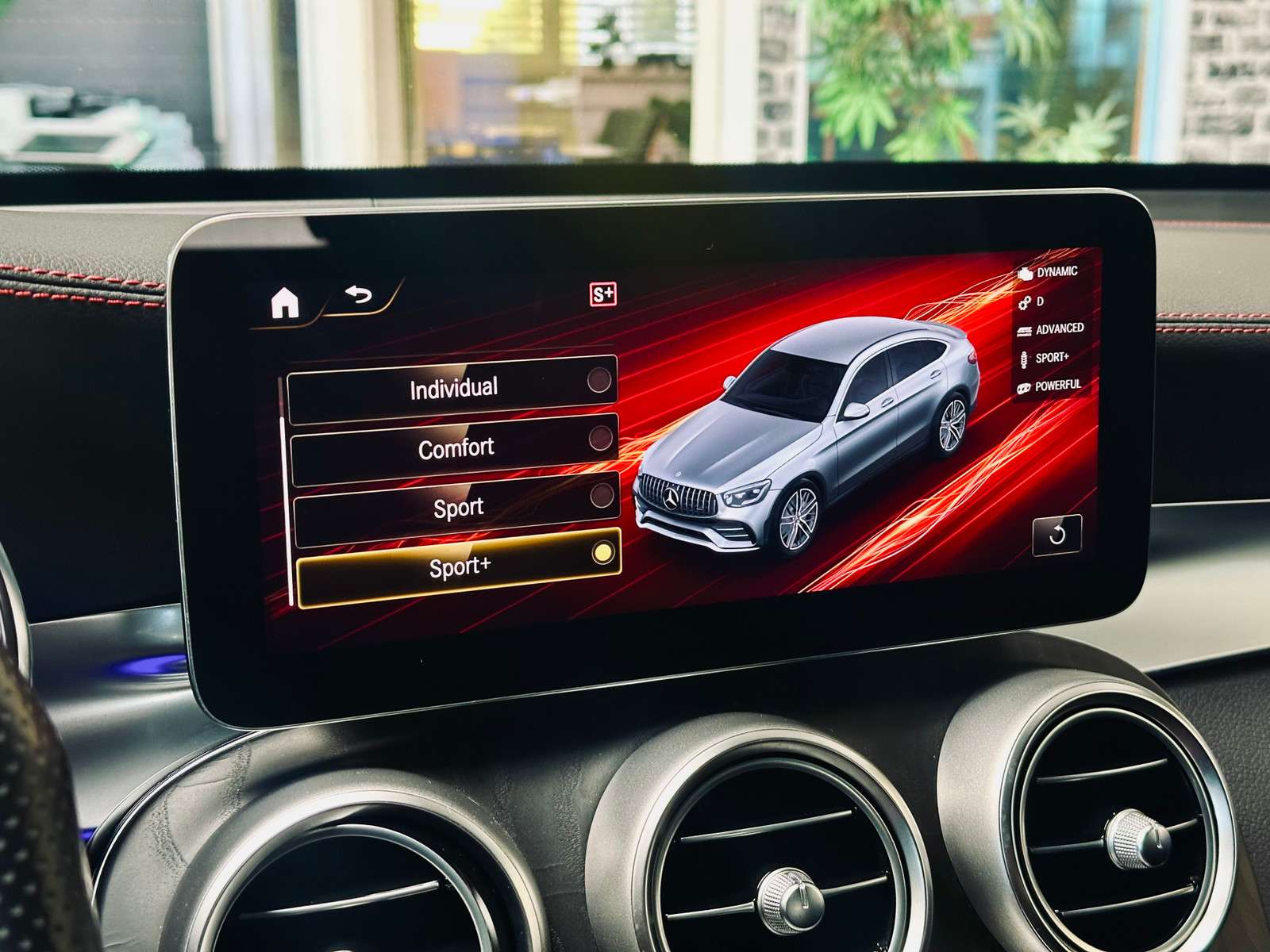 Fahrzeugbild eines Mercedes-Benz GLC