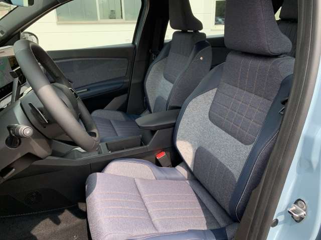 Fahrzeugbild eines Renault 4 E-TECH