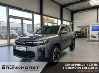 Schräge Frontansicht auf einen Dacia Bigster , freigestellt