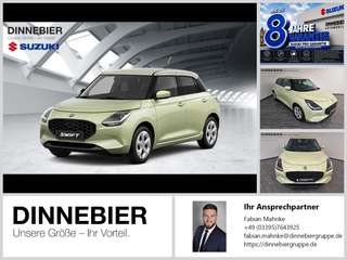 Schräge Frontansicht auf einen Suzuki Swift , freigestellt
