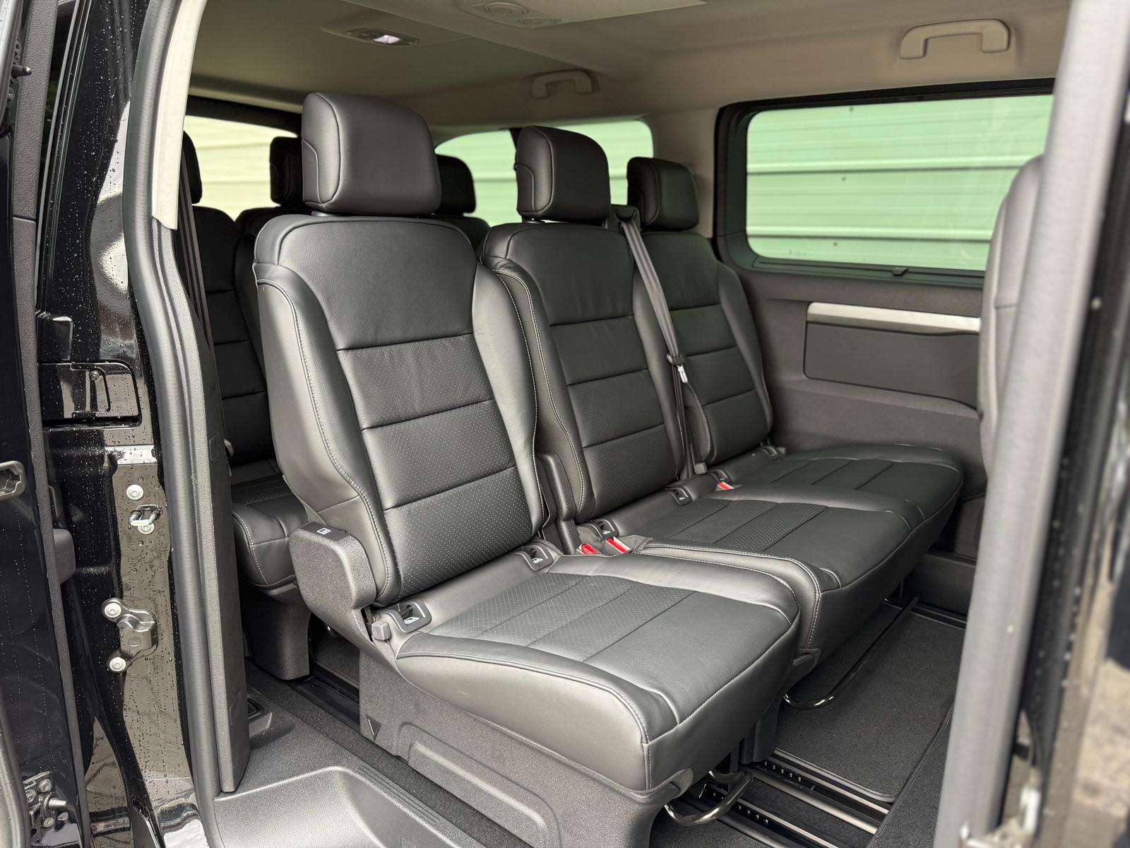 Fahrzeugbild eines Peugeot Traveller