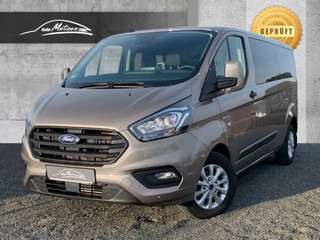 Schräge Frontansicht auf einen Ford Transit Custom , freigestellt