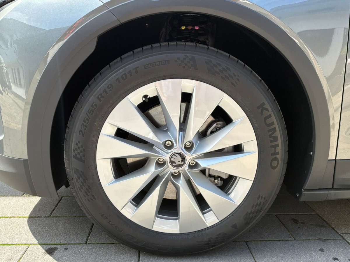 Fahrzeugbild eines Skoda ELROQ