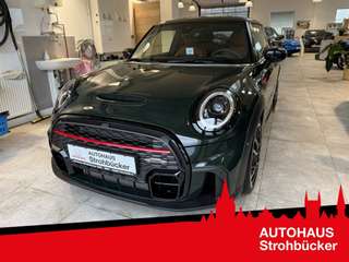 Schräge Frontansicht auf einen MINI MINI , freigestellt