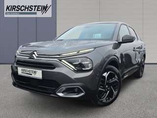 Schräge Frontansicht auf einen Citroën C4 , freigestellt