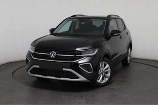 Schräge Frontansicht auf einen Volkswagen T-Cross , freigestellt