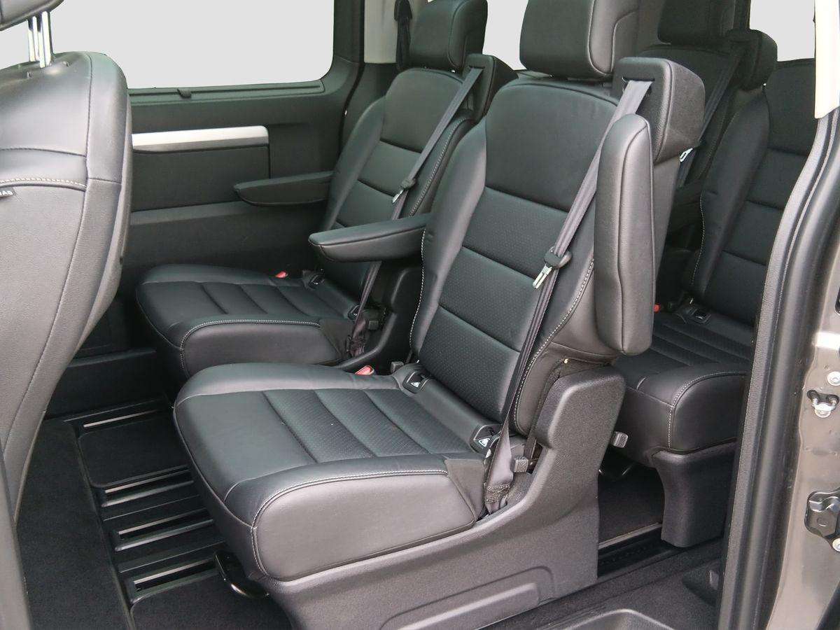 Fahrzeugbild eines Peugeot Traveller