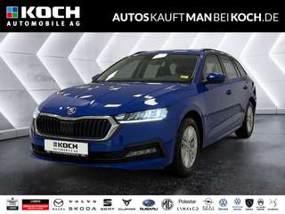 Schräge Frontansicht auf einen Skoda Octavia , freigestellt