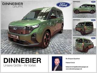 Schräge Frontansicht auf einen Ford Tourneo Courier , freigestellt