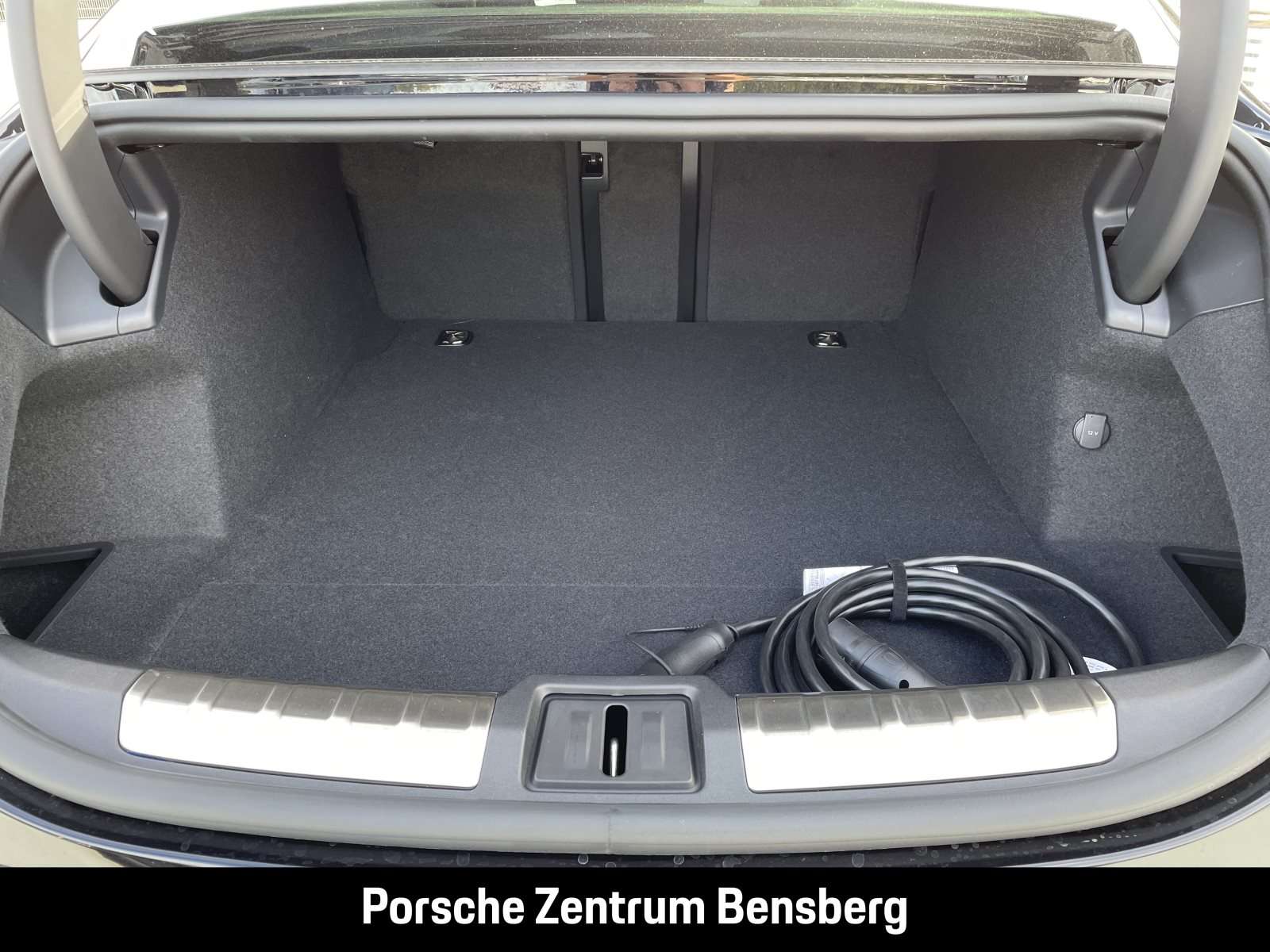 Fahrzeugbild eines Porsche Taycan