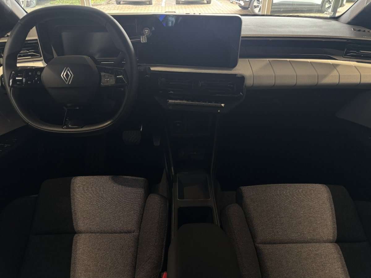 Fahrzeugbild eines Renault 4 E-TECH