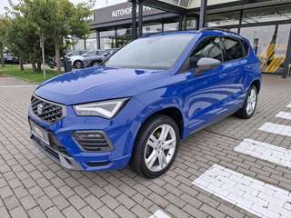 Schräge Frontansicht auf einen SEAT Ateca , freigestellt