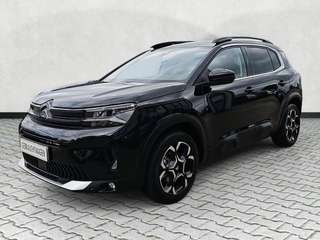 Schräge Frontansicht auf einen Citroën C5 Aircross , freigestellt