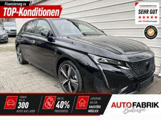 Schräge Frontansicht auf einen Peugeot 308 , freigestellt