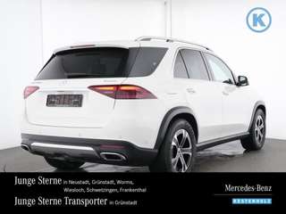 Schräge Frontansicht auf einen Mercedes-Benz GLE , freigestellt