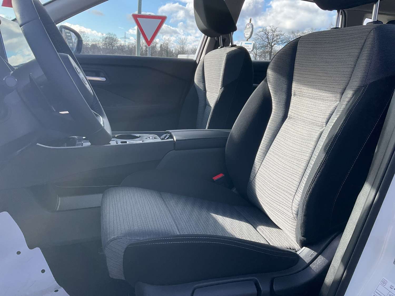 Fahrzeugbild eines Nissan X-TRAIL