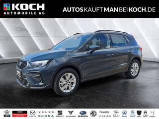 Schräge Frontansicht auf einen SEAT Arona , freigestellt