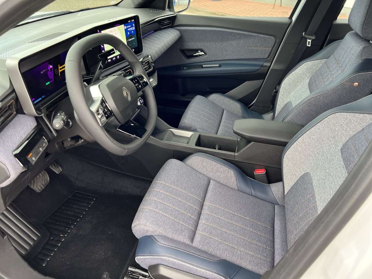 Fahrzeugbild eines Renault 4 E-TECH