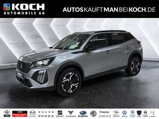 Schräge Frontansicht auf einen Peugeot 2008 , freigestellt