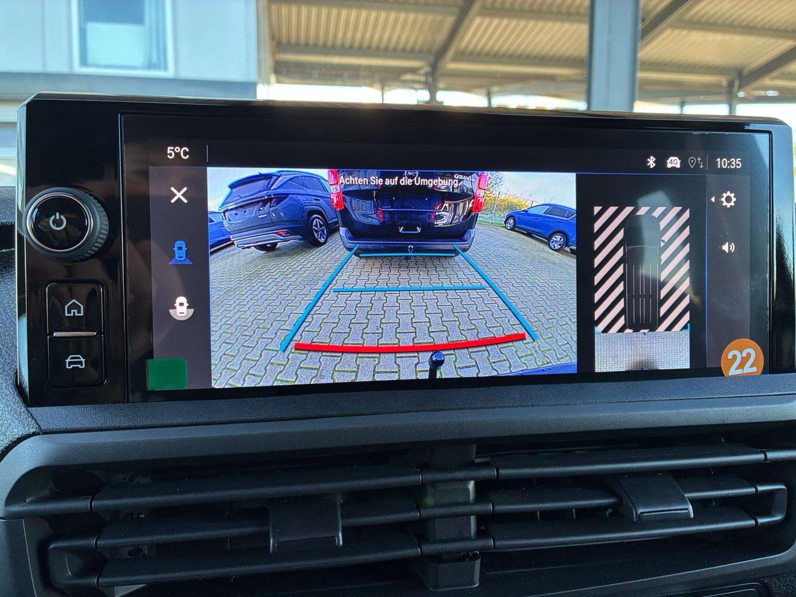 Fahrzeugbild eines Opel Vivaro