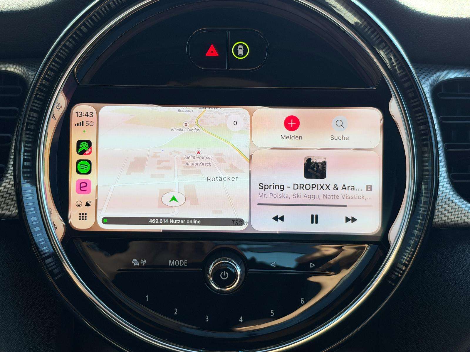 Fahrzeugbild eines MINI COOPER SE
