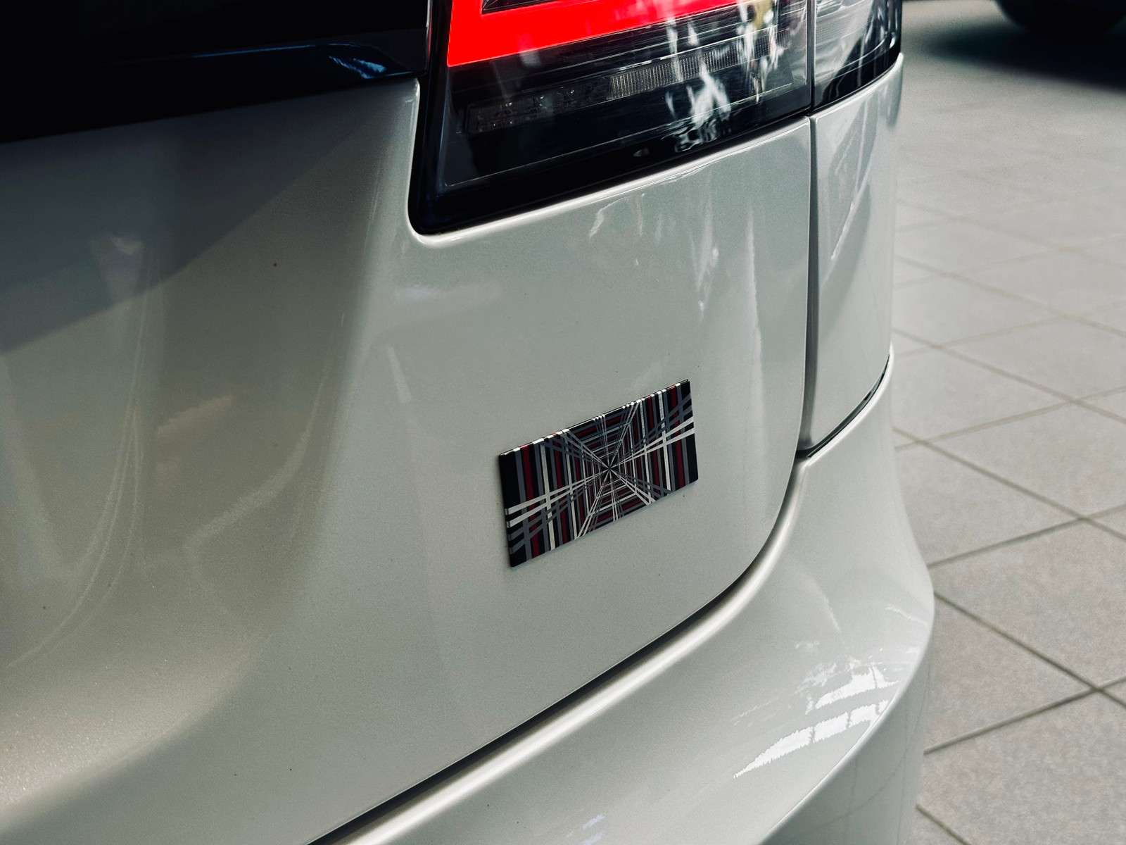 Fahrzeugbild eines TESLA Model S
