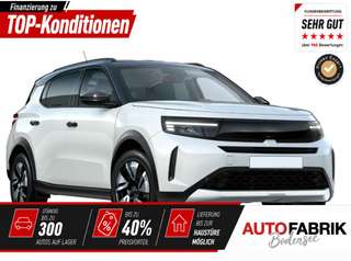 Schräge Frontansicht auf einen Opel Frontera , freigestellt