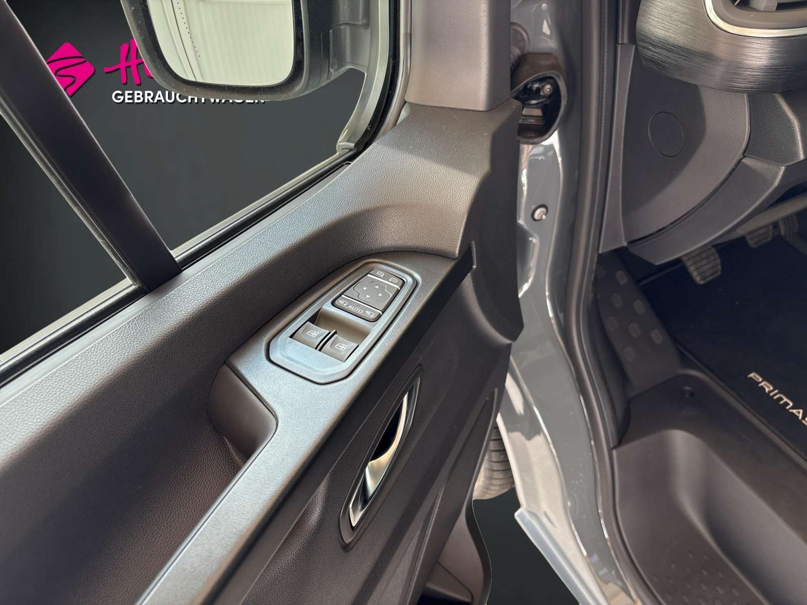 Fahrzeugbild eines Nissan Primastar