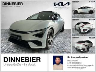 Schräge Frontansicht auf einen Kia EV6 , freigestellt