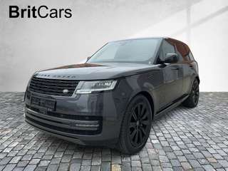 Schräge Frontansicht auf einen Land Rover Range Rover , freigestellt