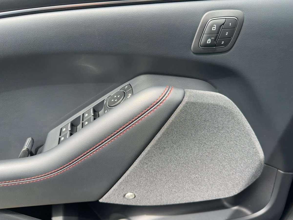 Fahrzeugbild eines Ford Mustang Mach-E