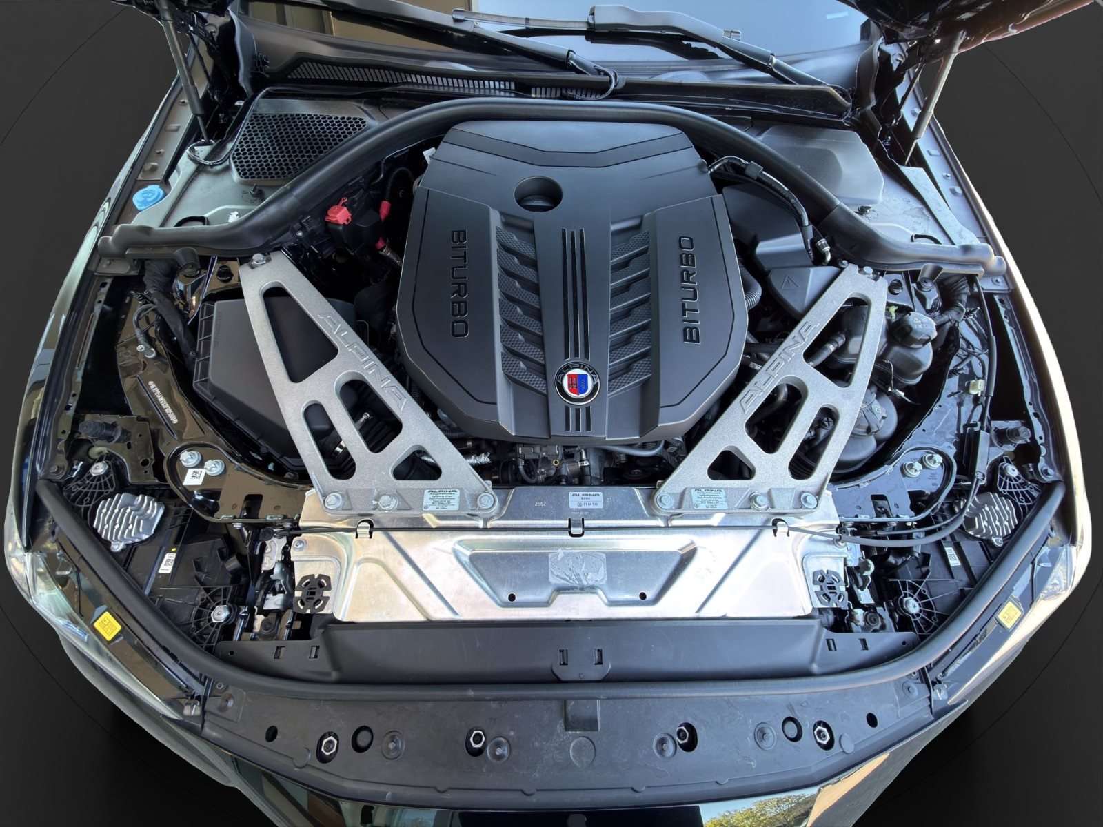 Fahrzeugbild eines Alpina B4