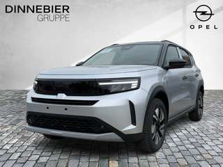 Schräge Frontansicht auf einen Opel Frontera , freigestellt