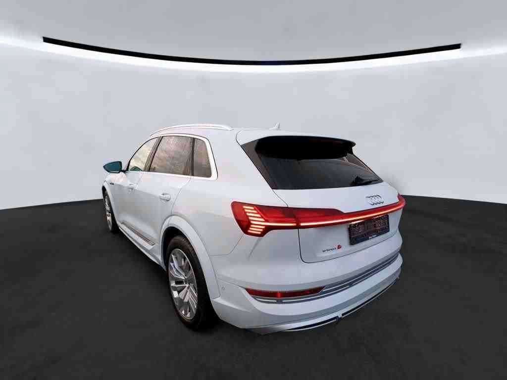 Fahrzeugbild eines Audi e-tron