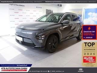 Schräge Frontansicht auf einen Hyundai Kona Elektro , freigestellt