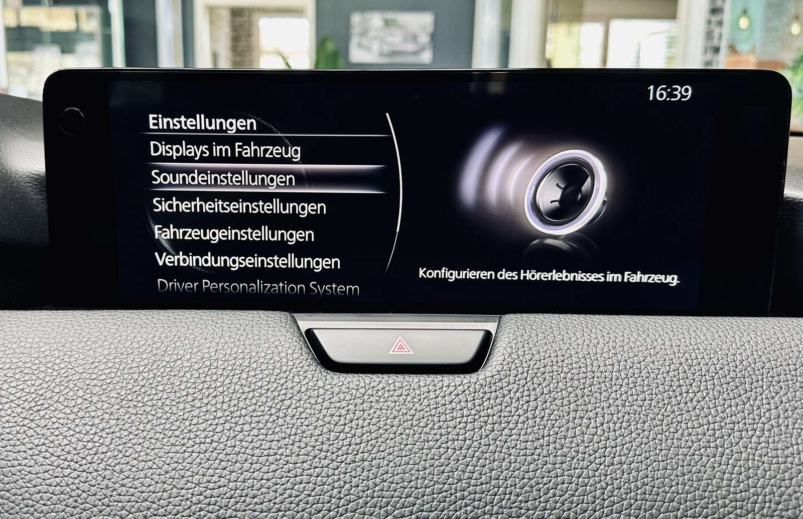 Fahrzeugbild eines Mazda CX-60