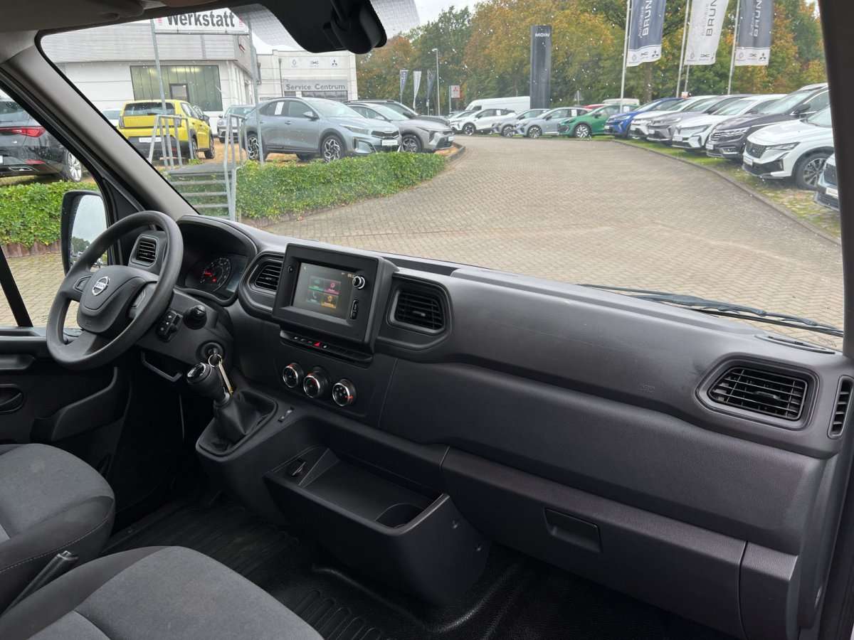 Fahrzeugbild eines Nissan Interstar