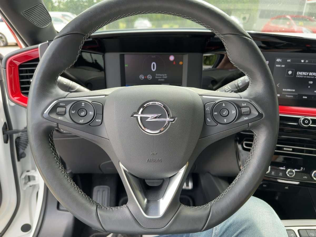 Fahrzeugbild eines Opel Mokka Electric