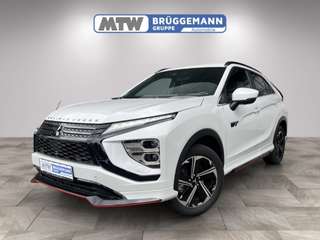 Schräge Frontansicht auf einen Mitsubishi Eclipse Cross , freigestellt