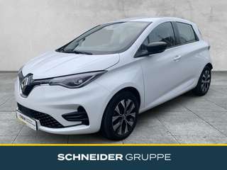 Schräge Frontansicht auf einen Renault ZOE , freigestellt