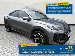Schräge Frontansicht auf einen Volkswagen T-Roc , freigestellt