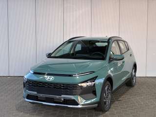 Schräge Frontansicht auf einen Hyundai Bayon , freigestellt