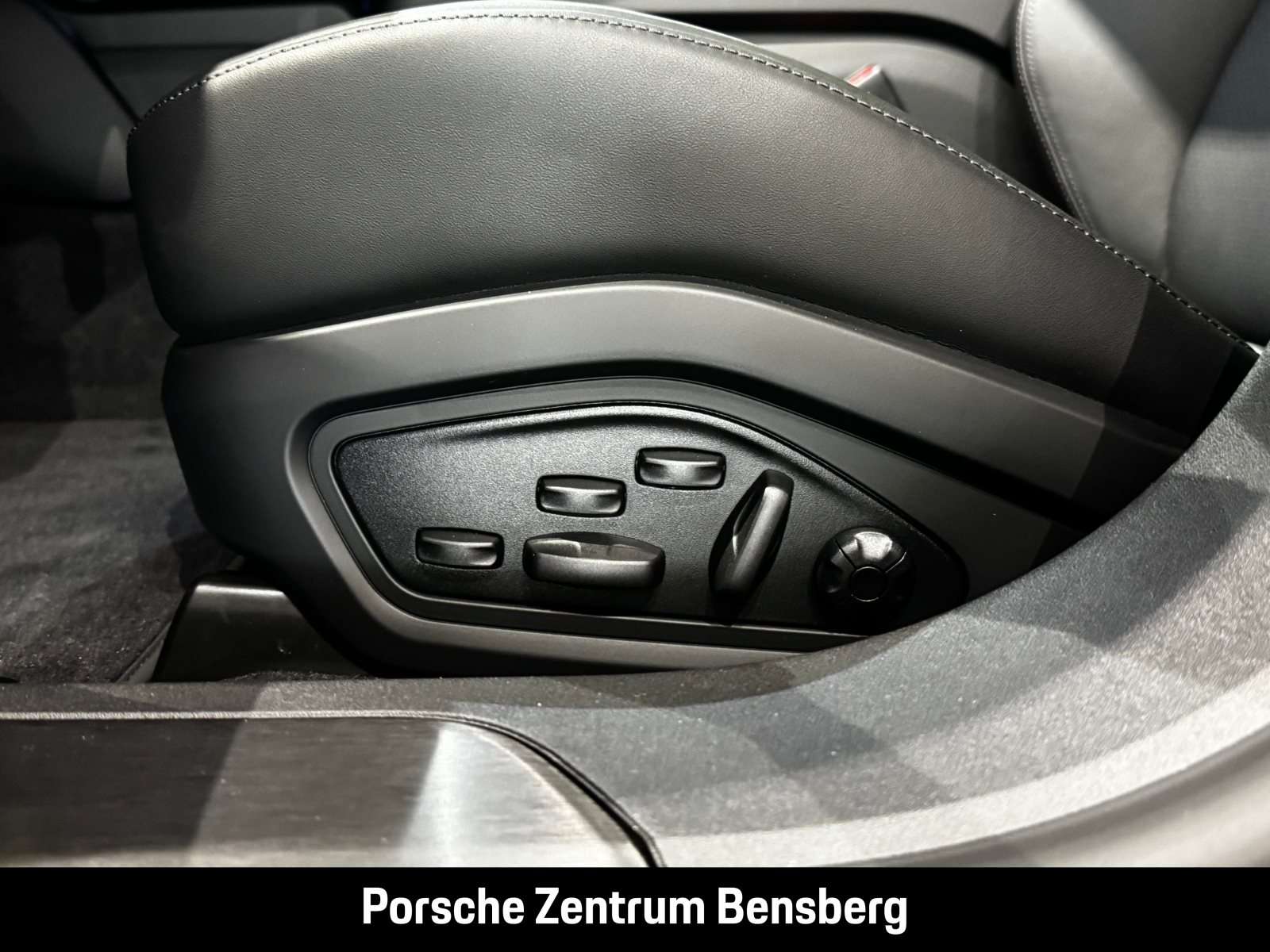 Fahrzeugbild eines Porsche Taycan