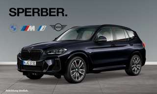 Schräge Frontansicht auf einen BMW X3 , freigestellt