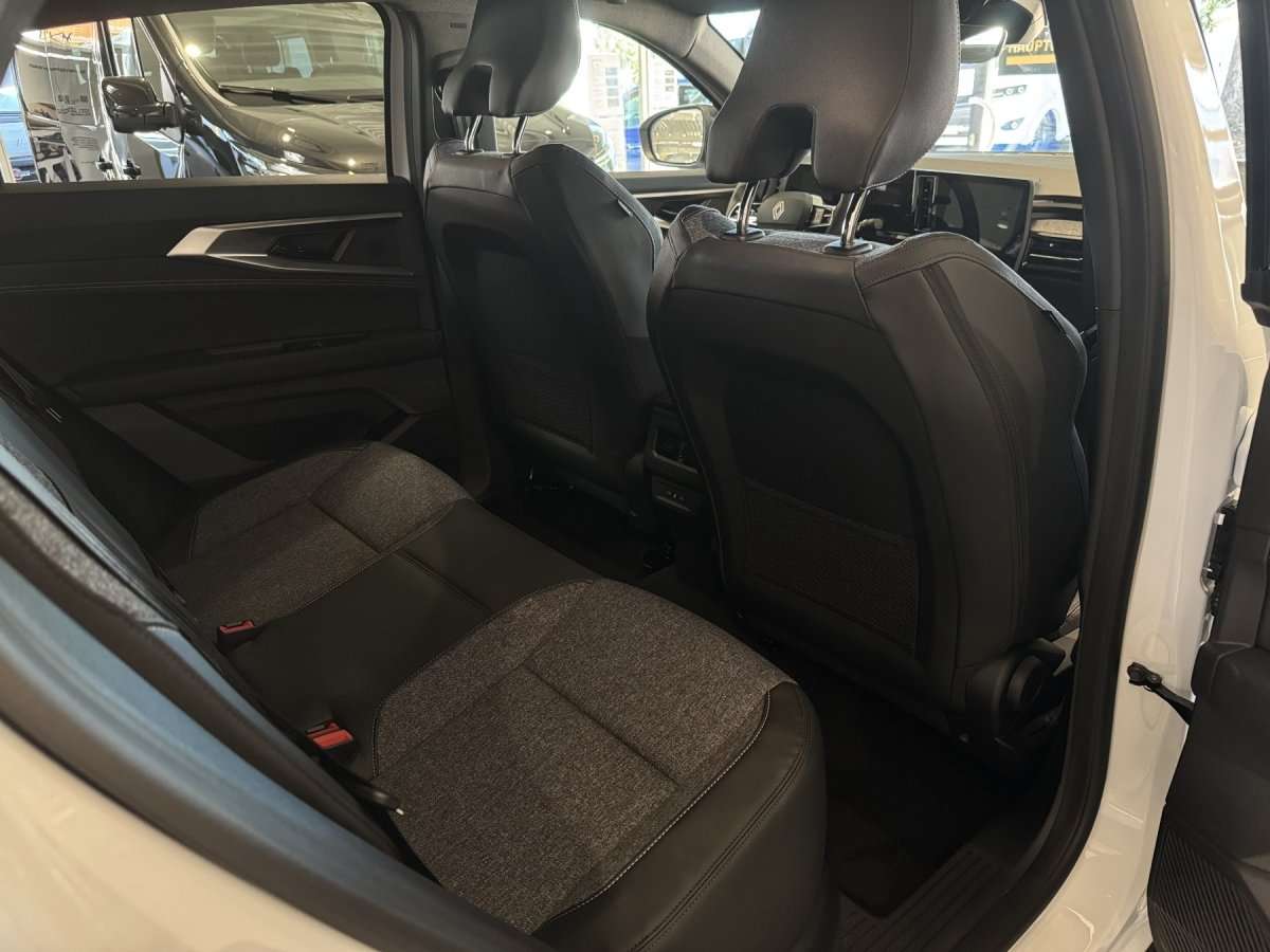 Fahrzeugbild eines Renault Rafale