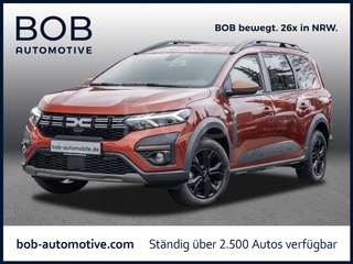 Schräge Frontansicht auf einen Dacia Jogger , freigestellt